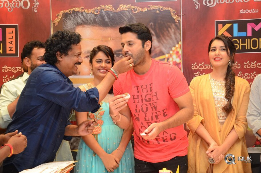 Srinivasa-Kalyanam-Team-at-KLM-Fashion-Mall